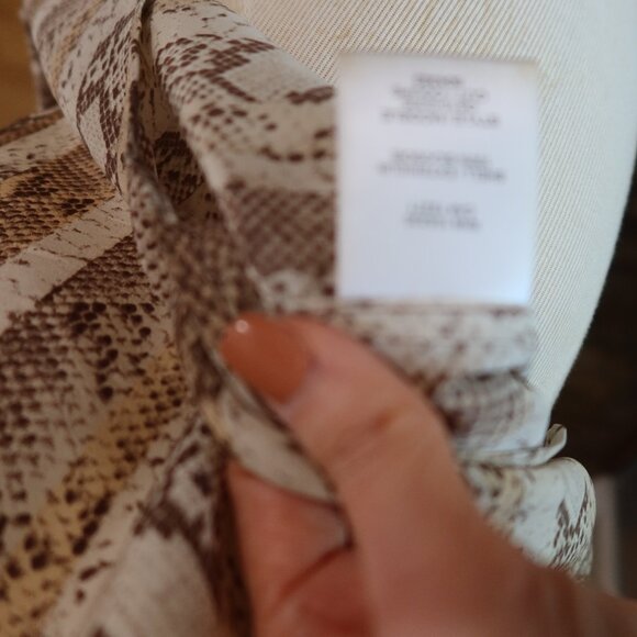 $225 Equipment snakeskin print 100% silk short sleeve shirt top XS beige/brown - Picture 14 of 15